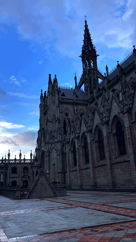 La Basílica del Voto Nacional, también conocida como la Basílica de la Consagración de Jesús o Basílica de San Juan (por el sector en el que está ubicada)